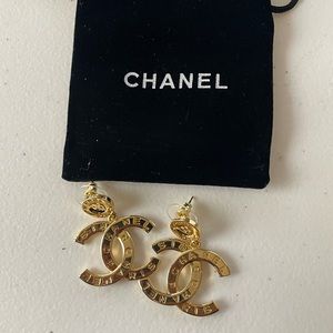 Auth Chanel Runway Button metal Logo Dangle earrings